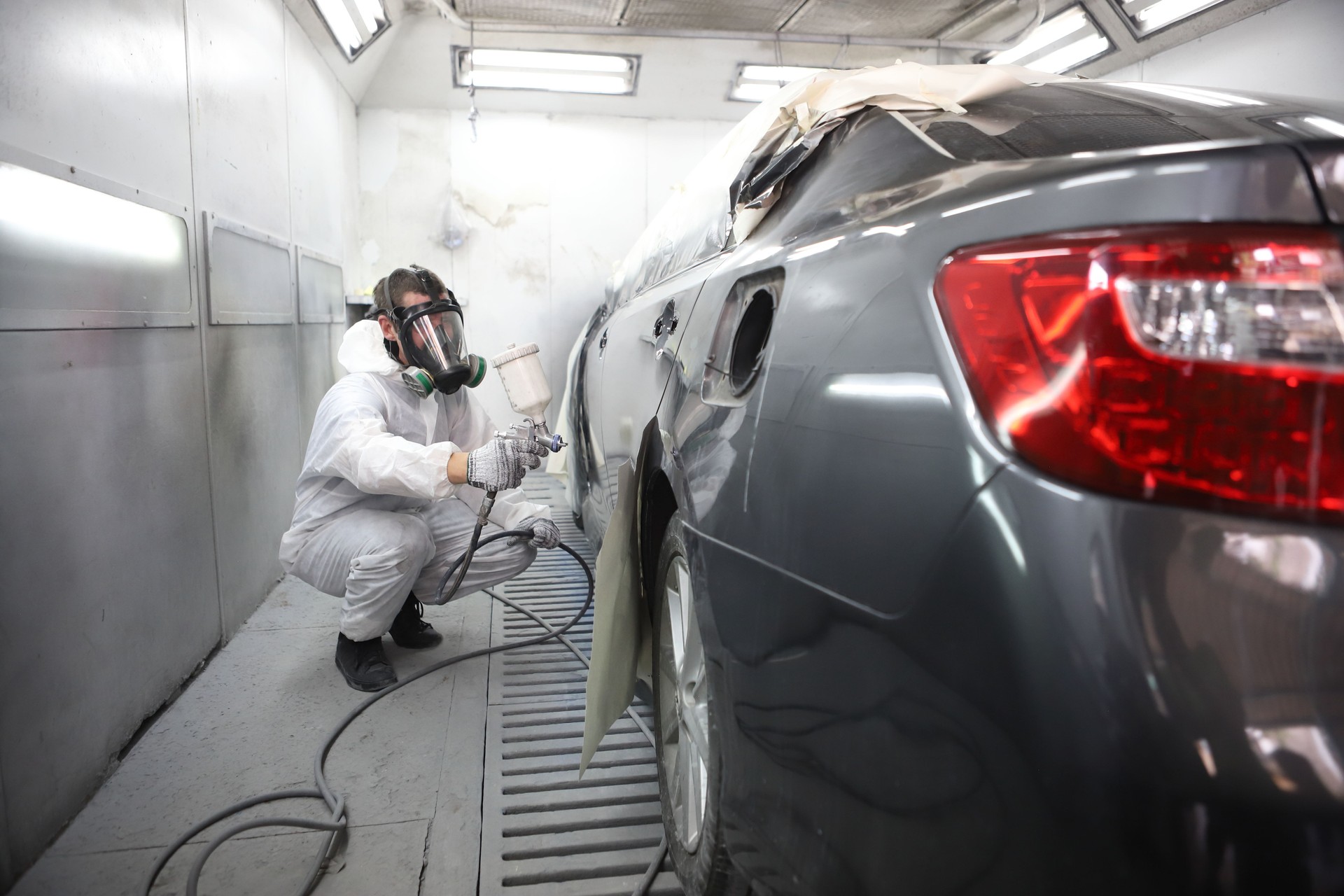 Application de film PPF sur carrosserie brillante